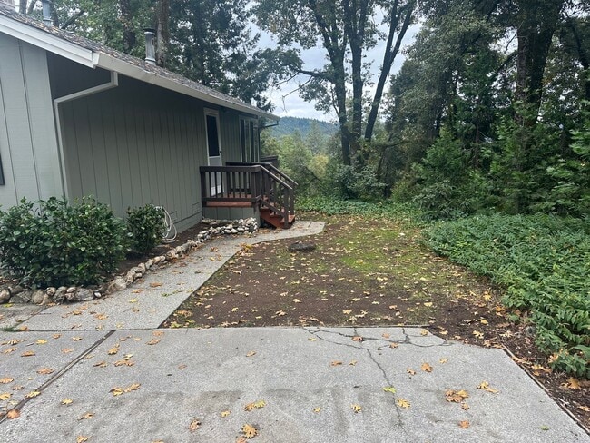 Building Photo - Charming Cascade Shores Retreat 2/1 1,000 ...