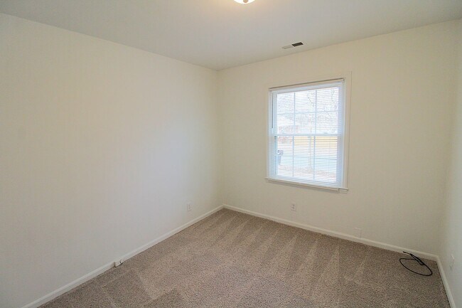 Building Photo - Freshly Updated 3-Bedroom Ranch with New Carpet & Paint
