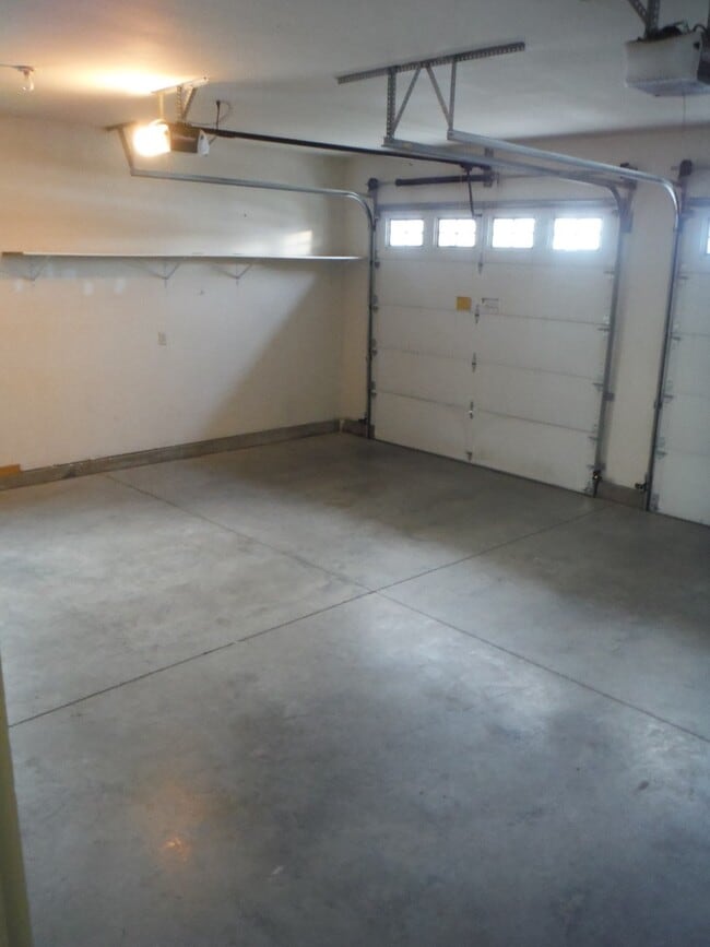 Building Photo - Gorgeous 3 Bedroom Home in Elk Grove Commu...