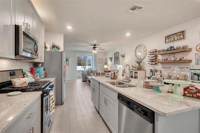 Building Photo - 3328 Curlew Ave