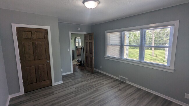 Building Photo - Updated acreage  3 bedroom, 1 bath in Waterloo