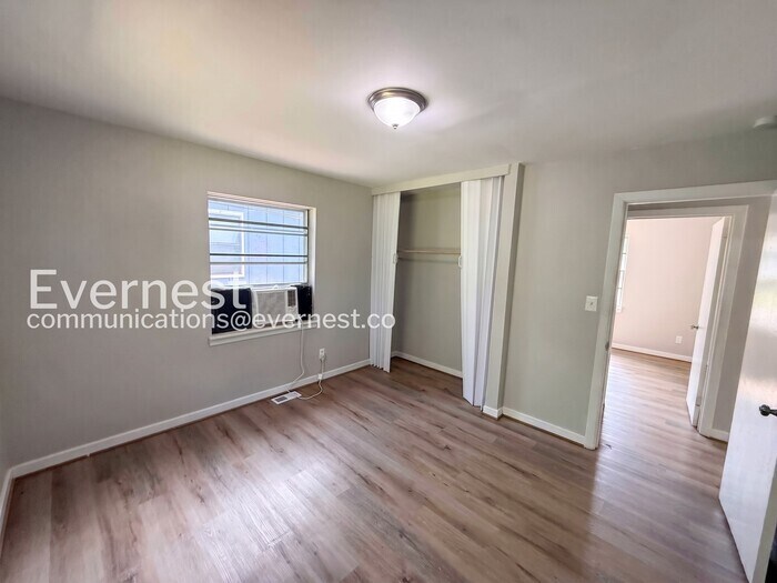 Building Photo - 1645 18th Way SW