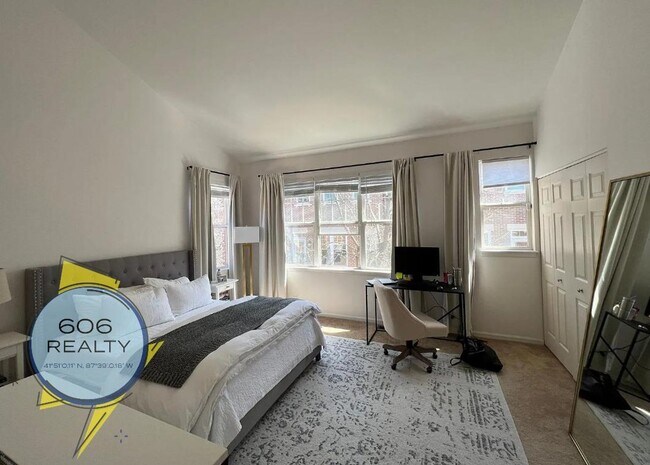Building Photo - Beautiful, Single Family Townhome, Great L...