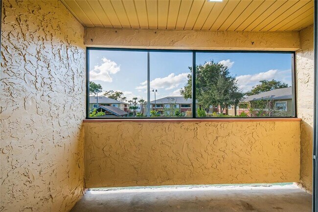 Building Photo - 646 Kenwick Cir