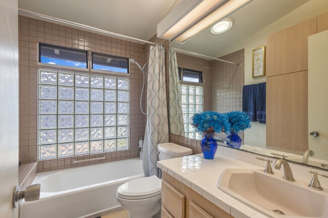 Building Photo - Ocean & Diamond Head Views – Kahala Gem