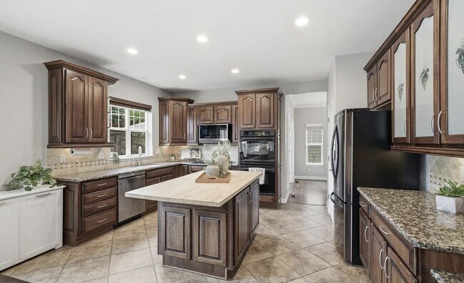 Building Photo - 2212 Ridgetrail Dr