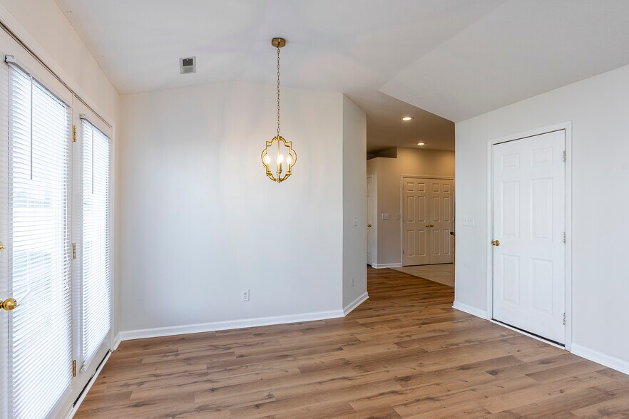 Building Photo - 405 Cricket Ln