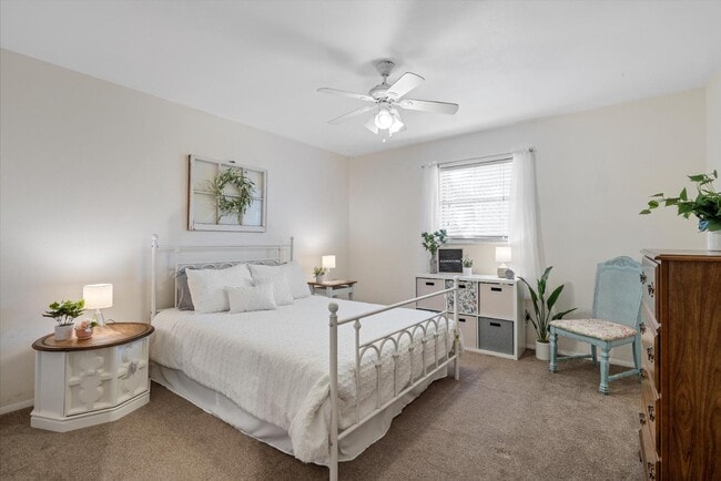 Building Photo - 5601 Westlawn Dr