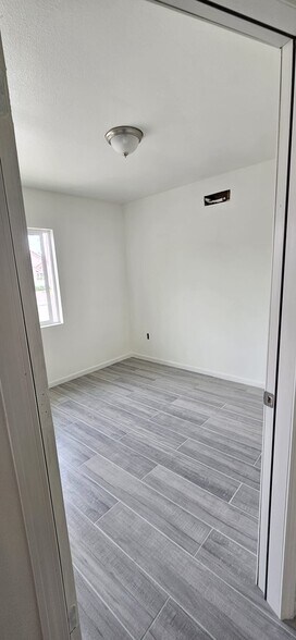 Building Photo - 25400 Sand Creek Trl