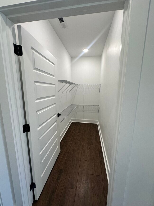 Building Photo - 210 Market St