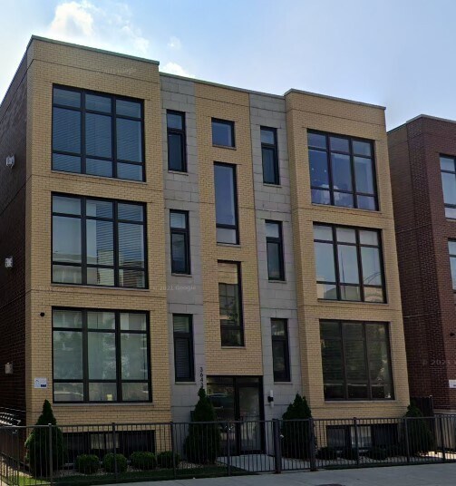 Primary Photo - 3643 W Montrose Ave