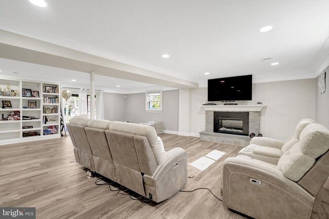 Building Photo - 6608 Spring Valley Dr