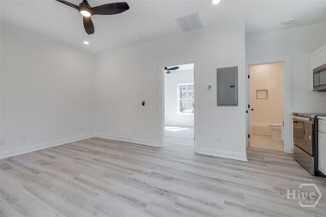 Building Photo - 1619 Le Grand St