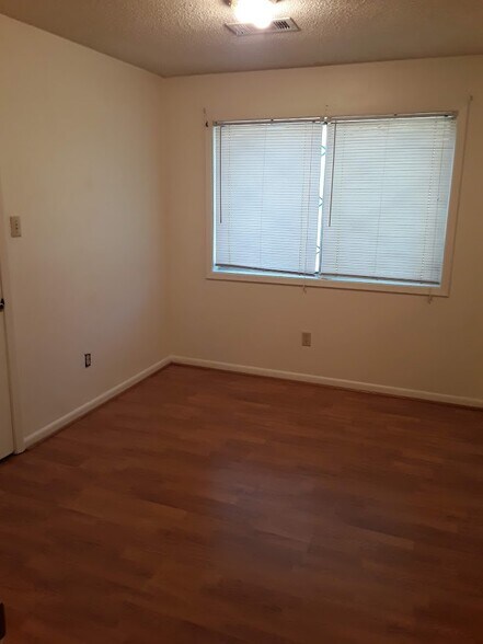 Bedroom 2 - 206 W Charlotte Ave