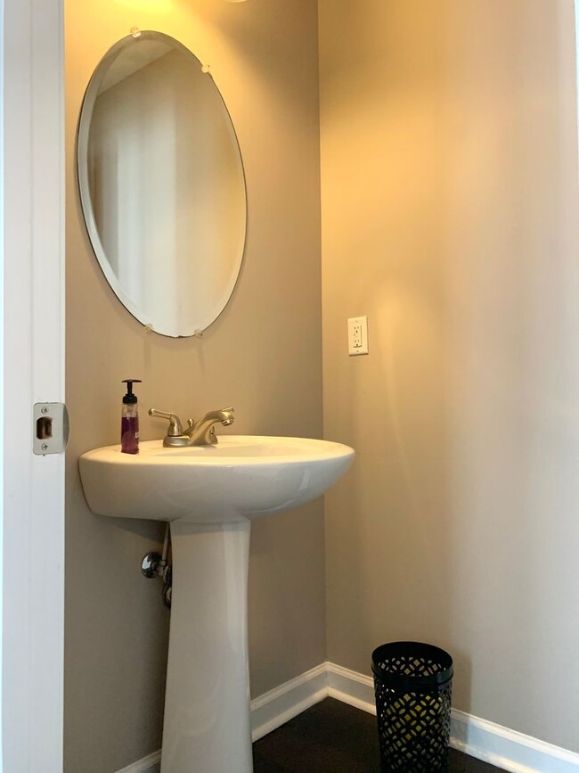 Building Photo - 337 Sam Houston Cir