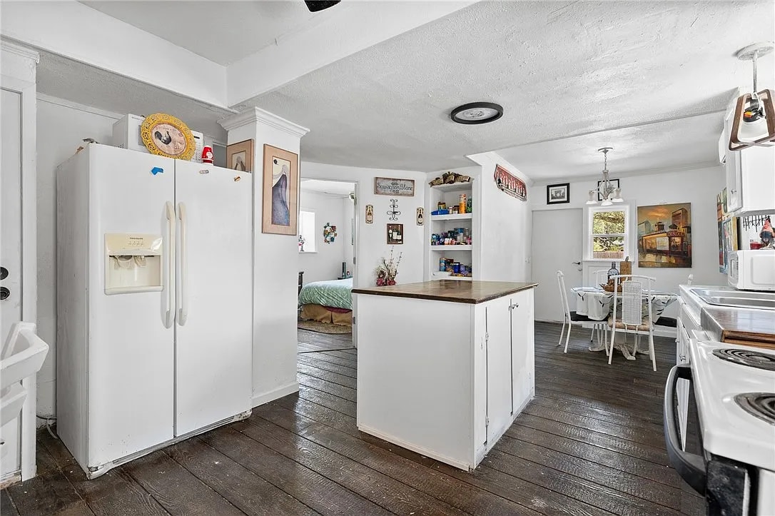 firstfloor kitchen - 120 Retama Ln