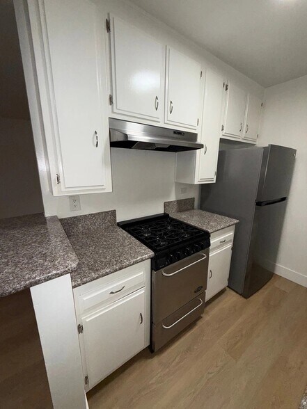 Building Photo - 10776 Rose Ave