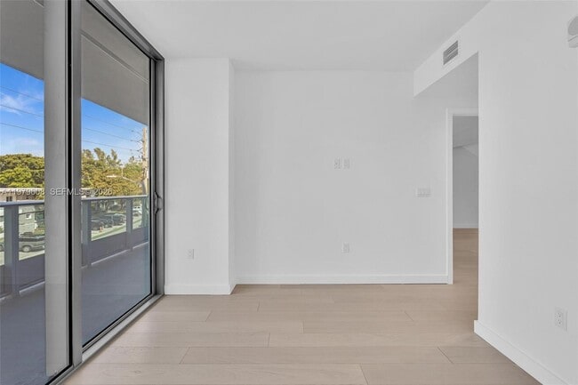 Building Photo - 9201 E Bay Harbor Dr