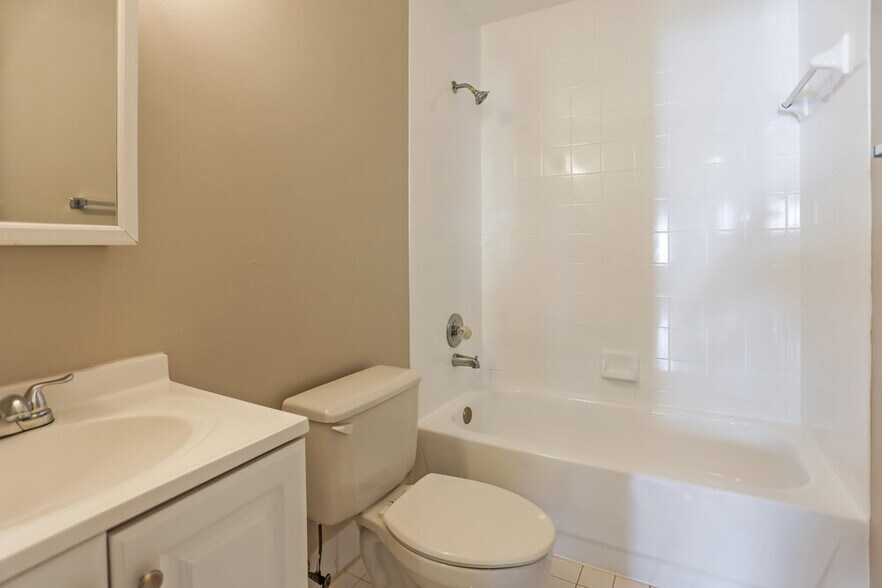 Building Photo - 16960 SW 104th Ave