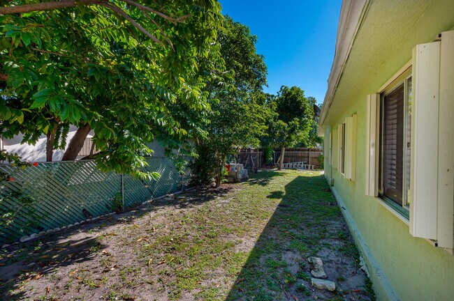 Building Photo - 22674 Family Cir