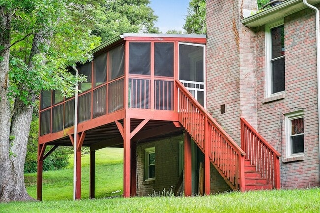 Building Photo - 121 Caldwell Dr