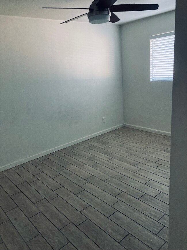 Building Photo - 6701 E Wilshire Dr