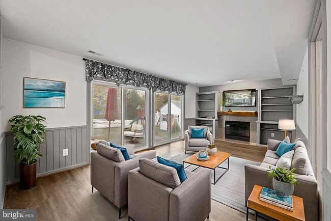 Building Photo - 14551 Lock Dr