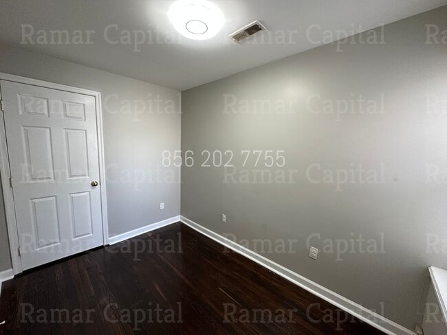 Building Photo - Spacious 3BR Row House with 1.5 bathroom, ...