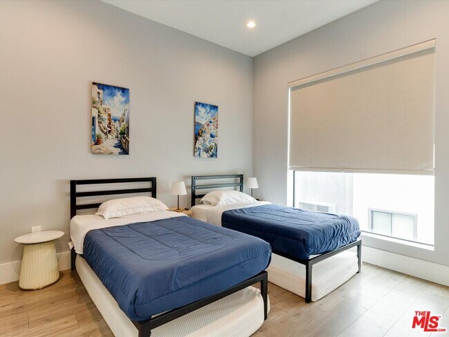 Building Photo - 4830 Pickford St