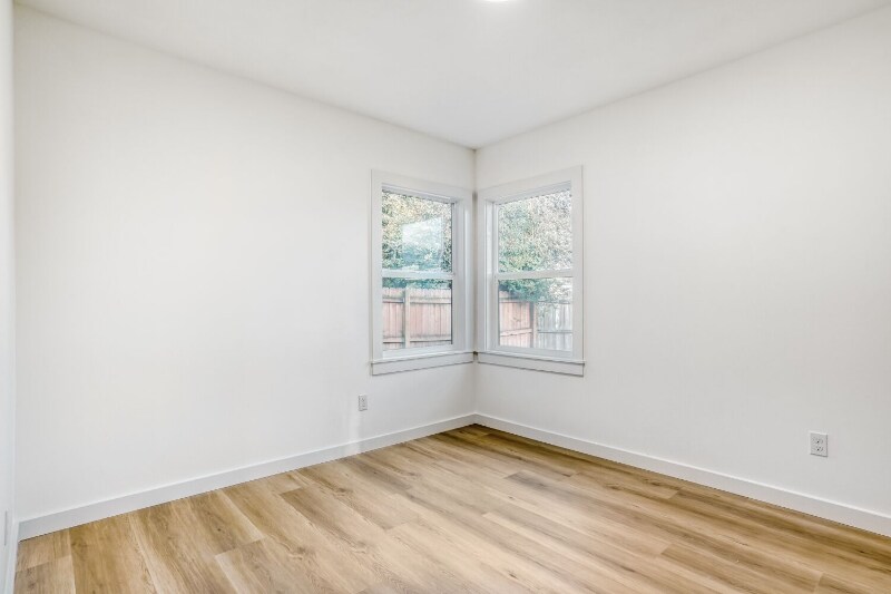 Building Photo - 1022 Parkway Dr NW