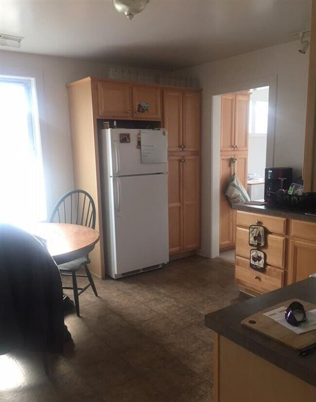 Building Photo - 1122 E Market St