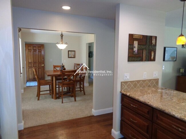 Building Photo - Wonderful Orangevale 3bd/2ba Home with Spa...