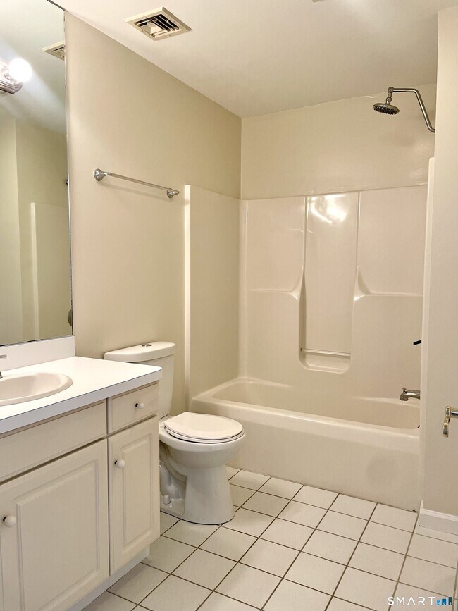 Building Photo - 283 Cosey Beach Ave