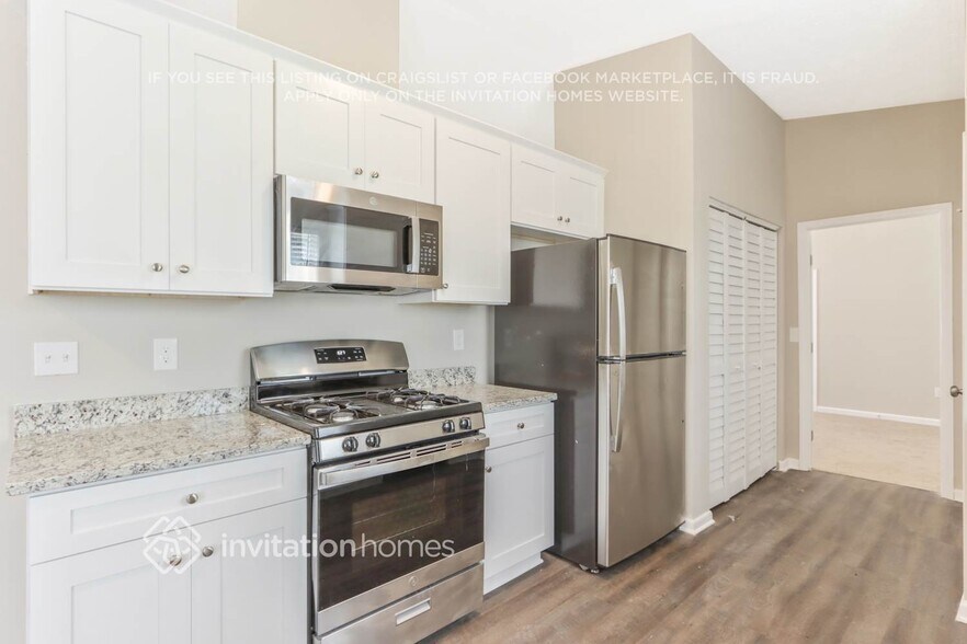 Building Photo - 6525 Emerald Pointe Cir