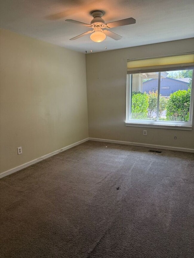 Building Photo - Spacious 3-Bedroom Home in Reno with a Large Backyard
