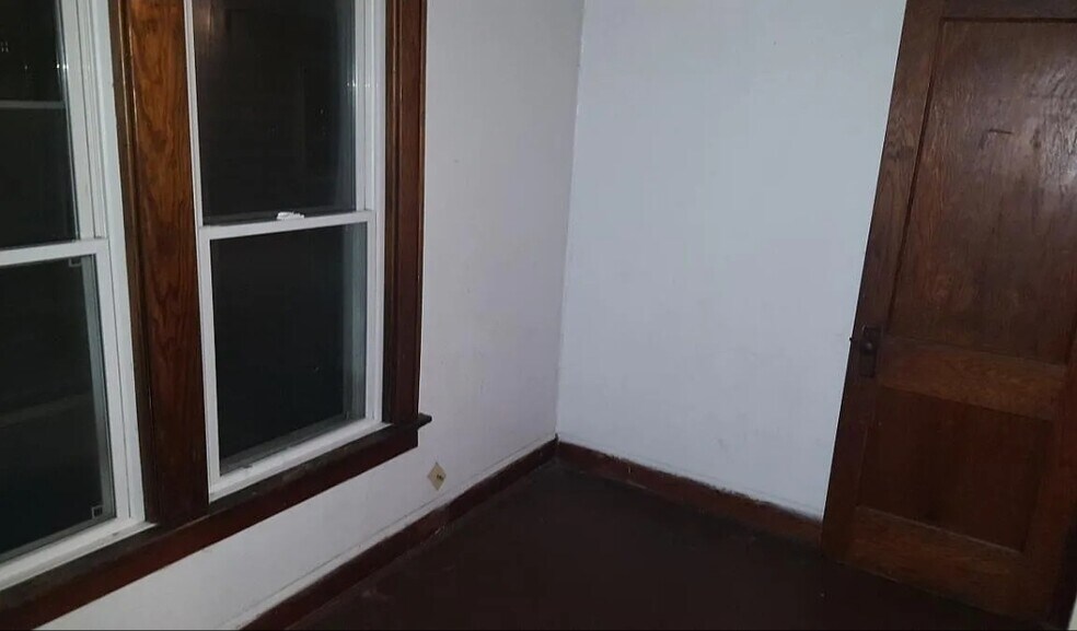 Building Photo - 2094 Cleveland Ave