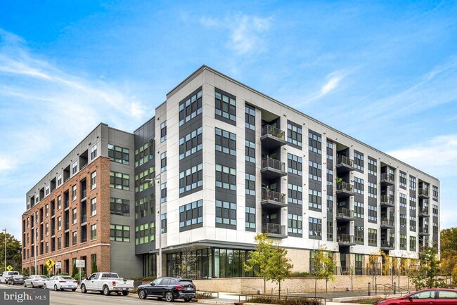 Building Photo - 1761 Old Meadow Rd