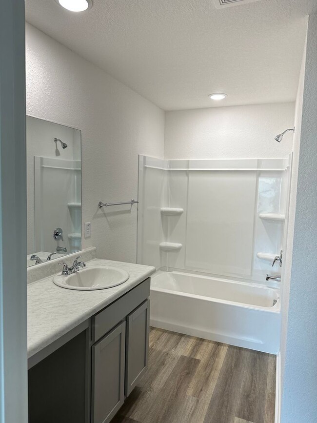 Building Photo - *Pre-leasing* NEWER Three Bedroom | Two Ba...