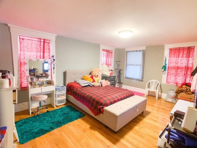 Building Photo - 6 Webster St