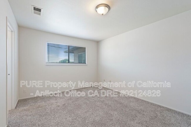 Building Photo - 908 Minaker Dr