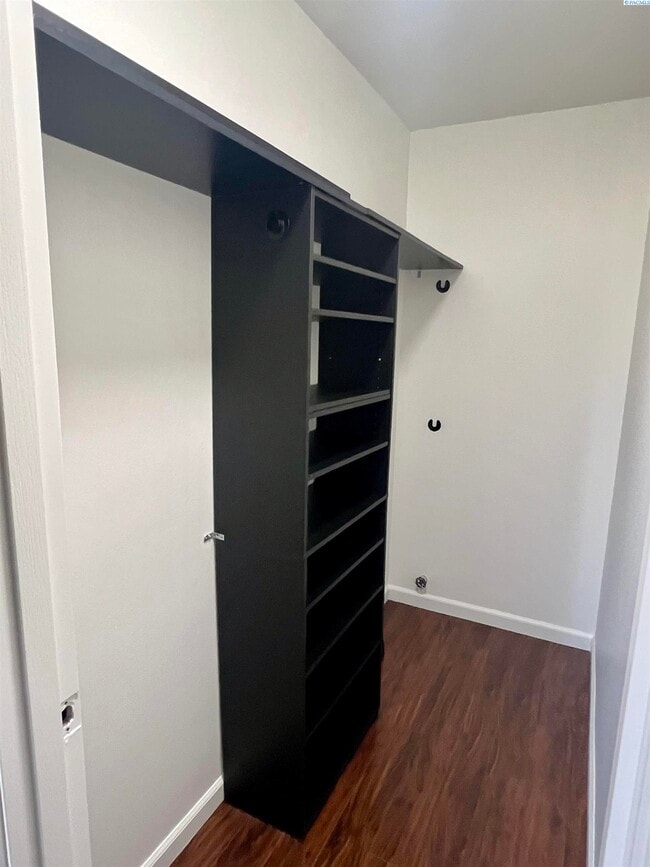 Building Photo - West Pasco rambler for rent