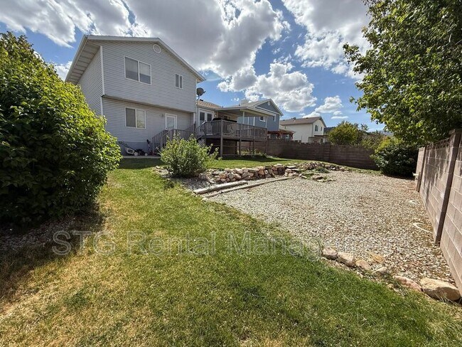 Building Photo - 2215 Chandler Dr