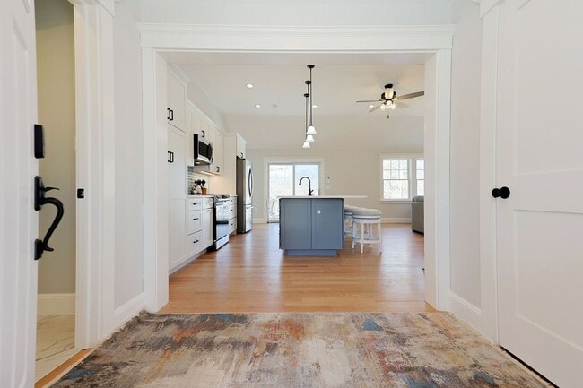 Building Photo - Newly Renovated Winter Rental on a Private...