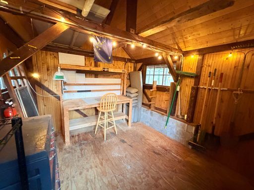 Building Photo - Great 2 bed home, fully fenced backyard in desirable Olympic Hills! Available Now!