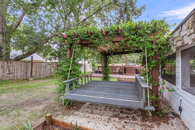 Building Photo - Charming Updated Home with Designer Kitche...