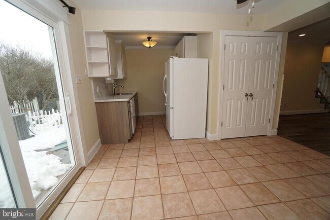 Building Photo - 915 Arch St