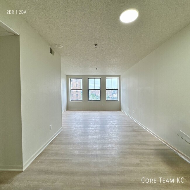 Building Photo - 235 Ward Pkwy