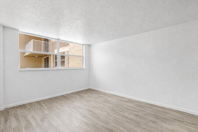 Building Photo - 2929 S Ocean Blvd