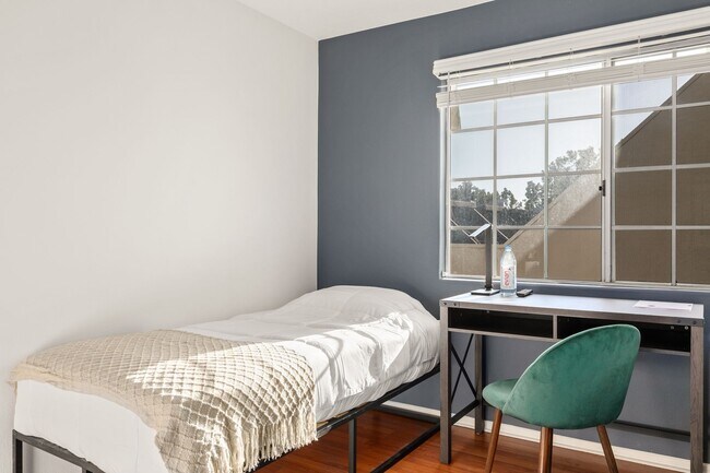 Building Photo - 10777 Ashton Ave