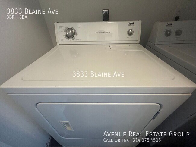 Building Photo - 3833 Blaine Ave